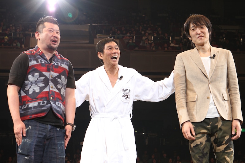 左からケンドーコバヤシ、明石家さんま、千原ジュニア。(c)吉本興業