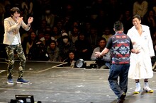 さんまとジュニアのトークの最中にたまらず乱入するケンドーコバヤシ（手前）。