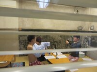 打ち合わせが終わるとおもむろに服を脱ぎだすピクとジョー。