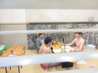 楽しそうにオープニングトークを交わすピクとジョー。