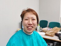 断髪前、まったく悩むことなく晴れ晴れしいゆきえ。