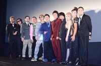 映画「サンブンノイチ」の初日舞台挨拶に登壇した（左から）→Pia-no-jaC←、木下半太、ジューシーズ赤羽、窪塚洋介、ブラックマヨネーズ小杉、藤原竜也、田中聖、中島美嘉、池畑慎之介☆、品川ヒロシ監督。