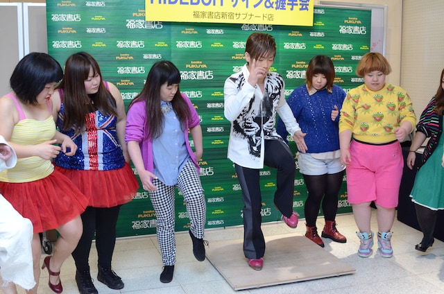 タップサイズに挑戦する女芸人たち。