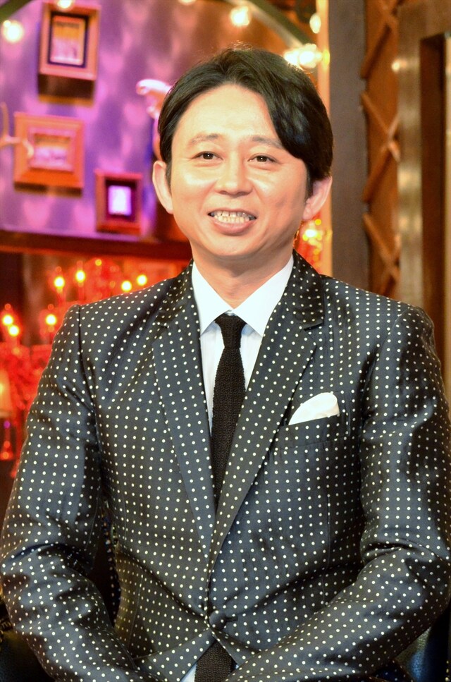 「櫻井有吉アブナイ夜会」に出演する有吉弘行。