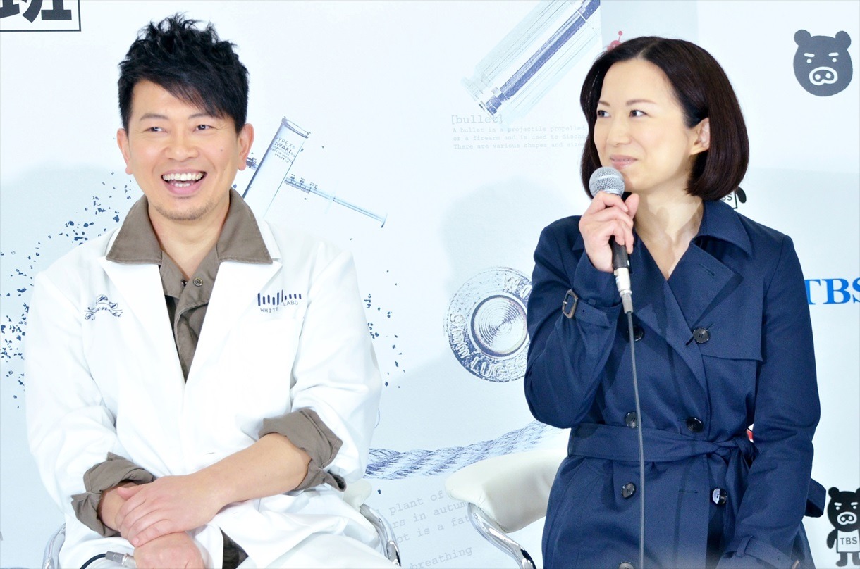 （左から）雨上がり決死隊・宮迫、和久井映見。