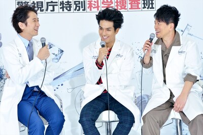 連続ドラマ「月曜ミステリーシアター『ホワイト・ラボ～警視庁特別科学捜査班～』」に出演する（左から）谷原章介、主演の北村一輝と、雨上がり決死隊・宮迫。