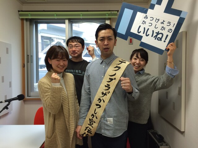 かつしかFMにて新番組「めざせムーディコーラス隊 パワフル！かつしか のど自慢」をスタートさせるムーディ葛飾ことムーディ勝山。(c)吉本興業