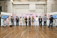 会見の一場面。(c)吉本興業