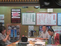 中川が本気で凹む様に手を叩いて喜ぶ村本。