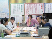 アルコ＆ピースの生放送に出演するラブレターズ。