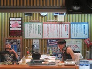 告白を終えぐったりするCM中の塚本。