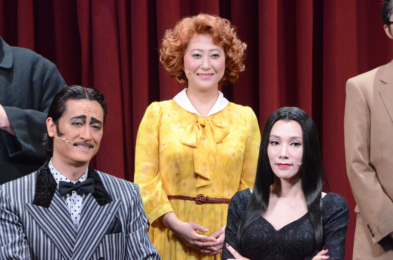 ルーカスの母・アリス役の友近（中央）