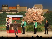 吉本新喜劇「箱の中身はなんでしょか？」(c)吉本興業