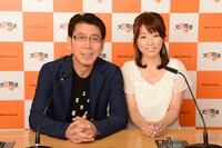 「吉田照美 飛べ！サルバドール」に出演する（左から）吉田照美、室照美（文化放送アナウンサー）。(c)文化放送