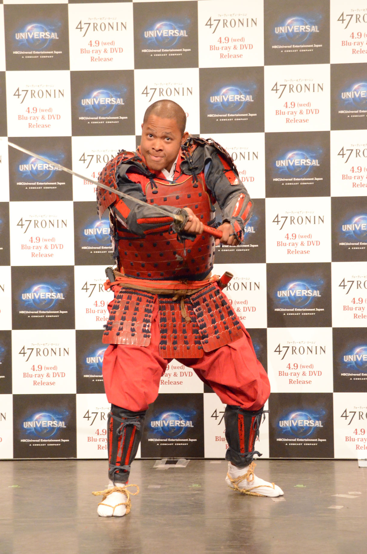 戦闘シーンを再現するリロイ太郎。