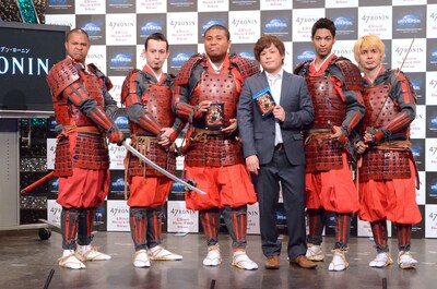 DVD / Blu-ray「47RONIN」の発売記念イベントに登場した（左から）ドラッパ・リロイ太郎、あわよくばファビアン、マテンロウ、ギャルソン・ジャン、デスペラード・サラミ。