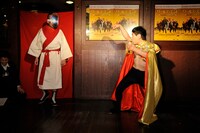 （左から）春一番、エスパー伊東。