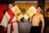 （左から）春一番、エスパー伊東。