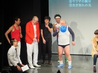 新喜劇のオチに小道具を持ち出すくまだ。