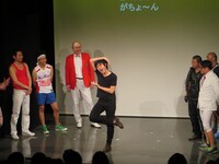 「がちょーん」をしようとするも「がちょーんすいまシェー」とシェーになってしまった篠宮。