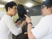 何やら話し合っている囲碁将棋・根建とマヂカルラブリー村上。