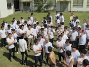 全体集合写真撮影の様子。