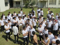 全体集合写真撮影の様子。