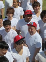 全体集合写真撮影の様子。