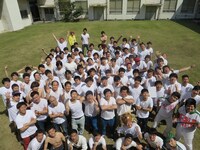 6月15日（日）、千葉・生命の森リゾートにて行われるよしもと大運動会「LAUGH　SPORTS FES 2014 in CHIBA～よしもと若手“ほぼほぼ”オールスターズ大運動会～」撮影の様子。