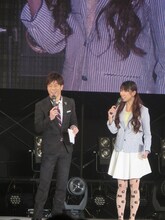 左から陣内智則、桜 稲垣早希。