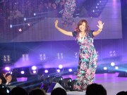 Q's Mallファッションショーに登場したハイヒール・モモコ。