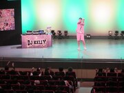 開演前のDJ KELLY。全員で「Sex On The Beach」ダンス。