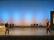 ゲイのあるあるを歌うRGと合いの手を入れるHG。