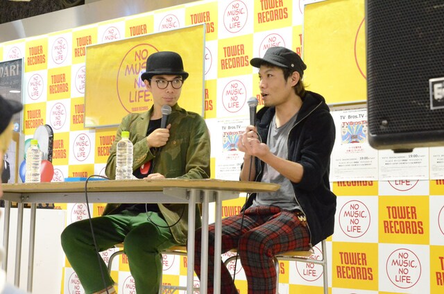DVD「TV Bros.TV」の発売記念イベントに出演した片桐仁（左）。