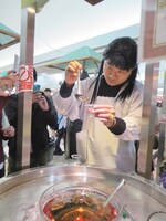 ワインを研究するある子。