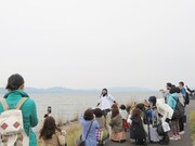 「Let It Go」を歌い上げるある子とそれを飽きずに撮影する参加者たち。