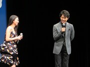 映画「青天の霹靂」ヒロイン役の柴咲コウと主役の大泉洋。