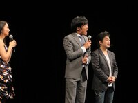 舞台にマジックで登場後、客席に大泉を見つけたひとり。