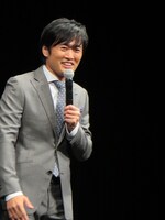 映画「青天の霹靂」で原作、脚本、監督、出演の4役を務めた劇団ひとり。