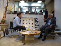 （左から）木梨憲武と青柳正規・文化庁長官。