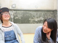 活動休止にあたってこれまでのことを振り返る少年少女。