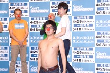 ネタを披露する平成ノブシコブシ（中央）。
