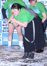 ネタを披露する渡辺直美。