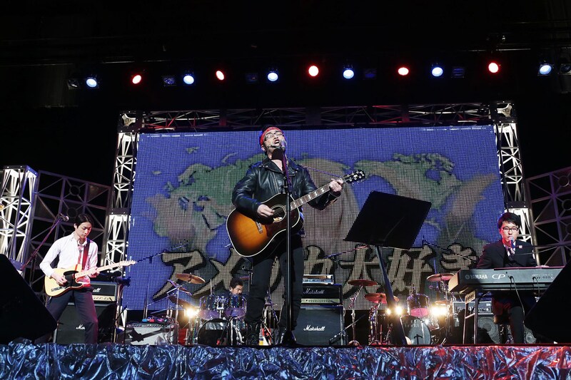 「マジ歌ライブ in 中野サンプラザ」に出演した東京03角田（中央）。(c)テレビ東京