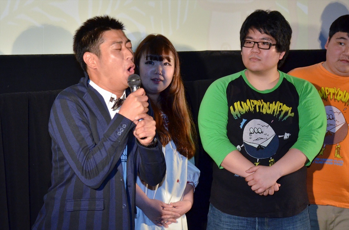 声優オーディションでウケを狙うものの不発だったパンサー尾形（左）。