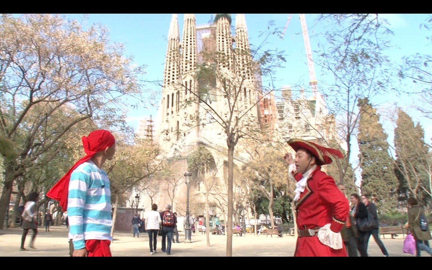 バイきんぐのロケの一場面。 (c)TBS