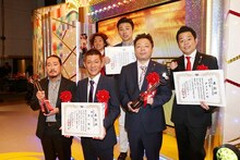 「第49回上方漫才大賞」大賞の笑い飯（左）、奨励賞のダイアン（右）、新人賞の学天即（奥）。(c)関西テレビ