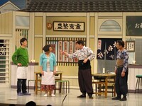 吉本新喜劇「すち子のどちらがお好み？」(c)吉本興業