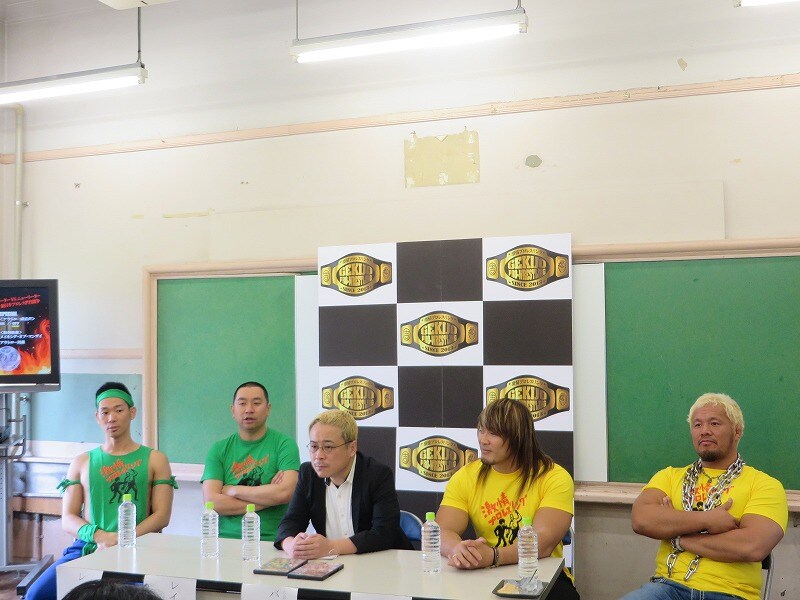 「激情プロレスリング 爆笑！大阪頂上決戦」開催発表記者会見冒頭の和気藹々とした雰囲気。