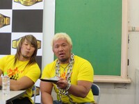 わらび餅についてご機嫌で熱弁する真壁。